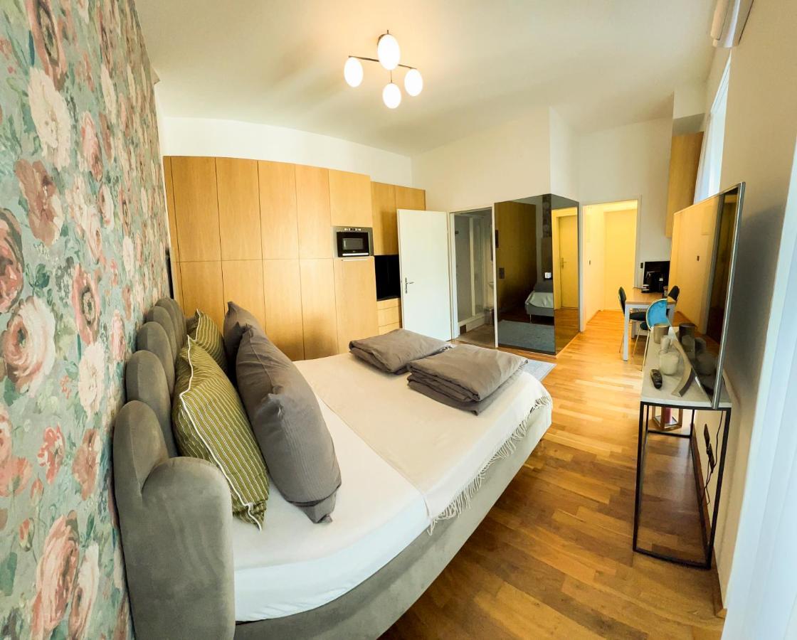 Triangle City Center Apartment Wien